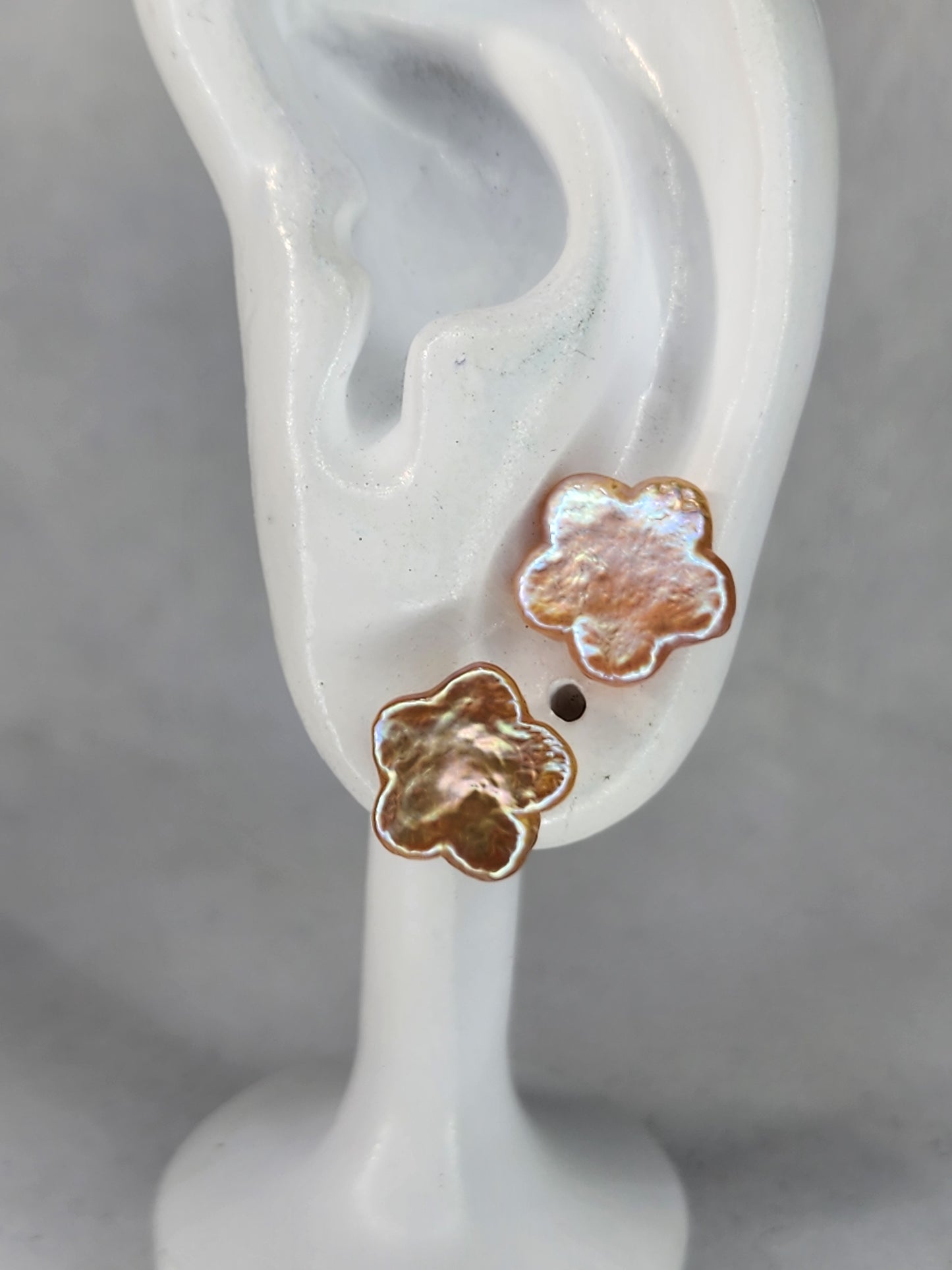 Flower Studs (Peach)