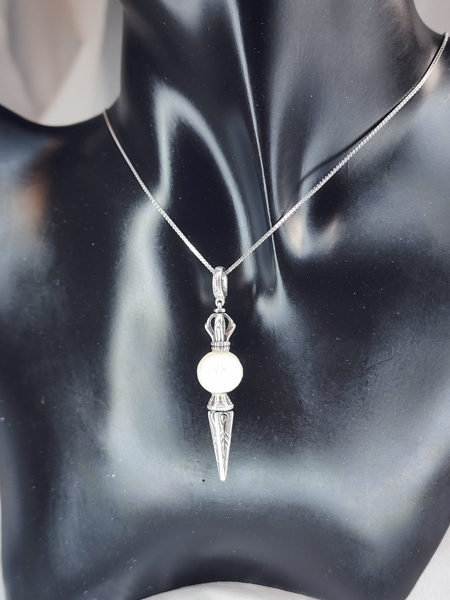 White Pendulum