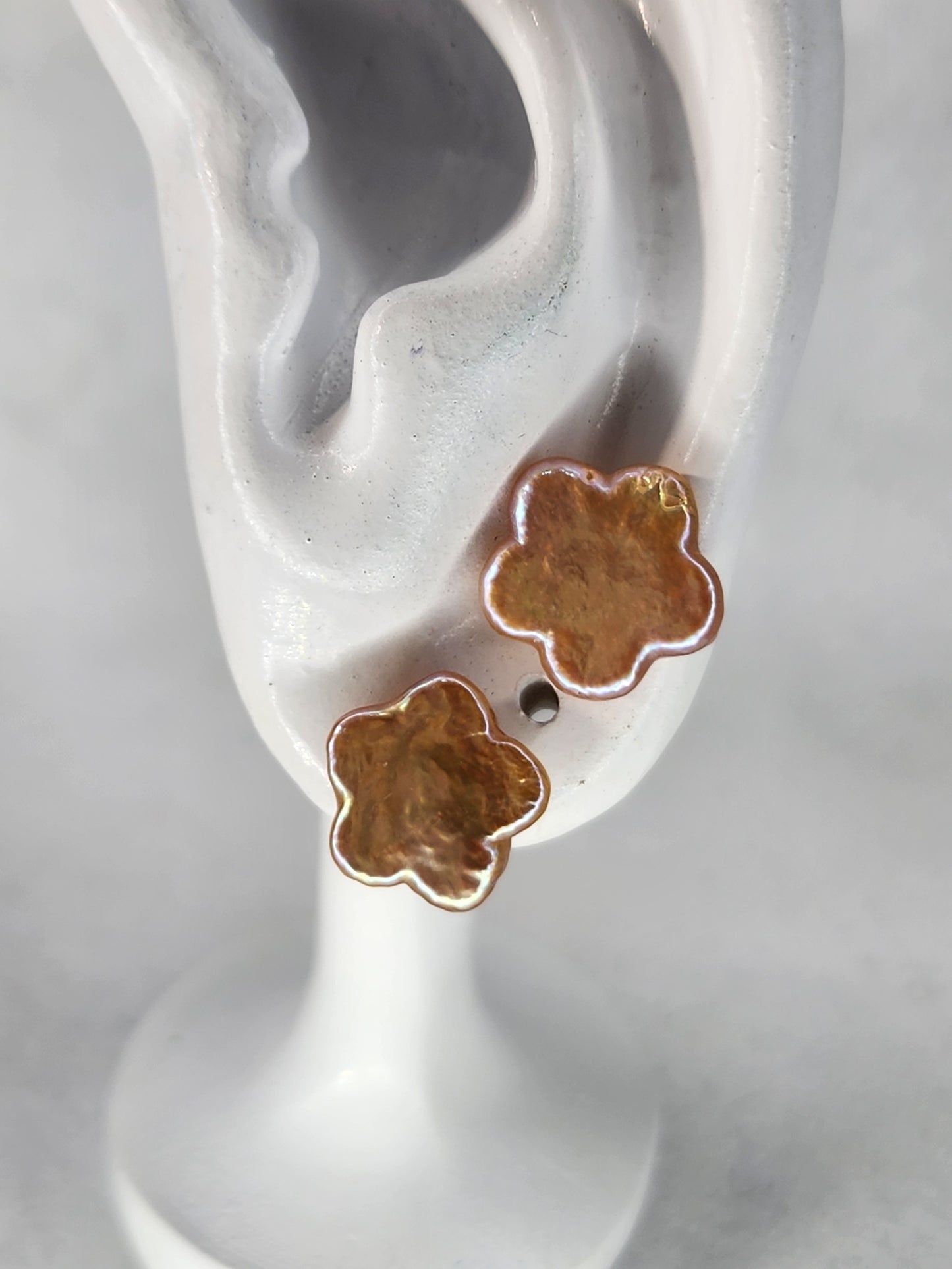 Flower Studs (Peach)