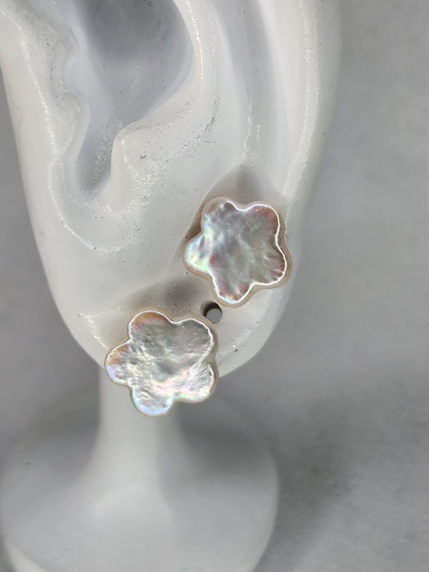 Flower Studs (Iridescent White)